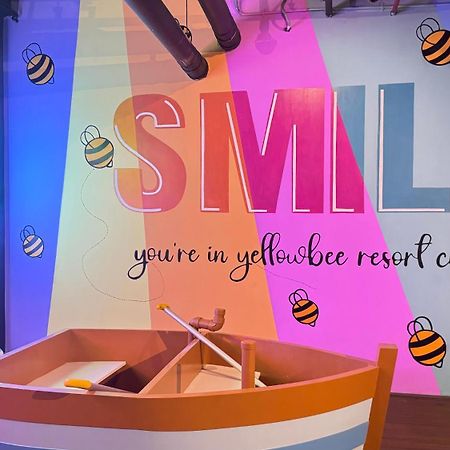 Yellow Bee Resort Cililitan ジャカルタ エクステリア 写真