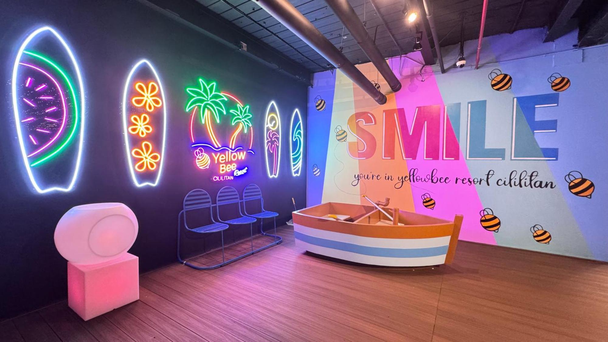 Yellow Bee Resort Cililitan ジャカルタ エクステリア 写真