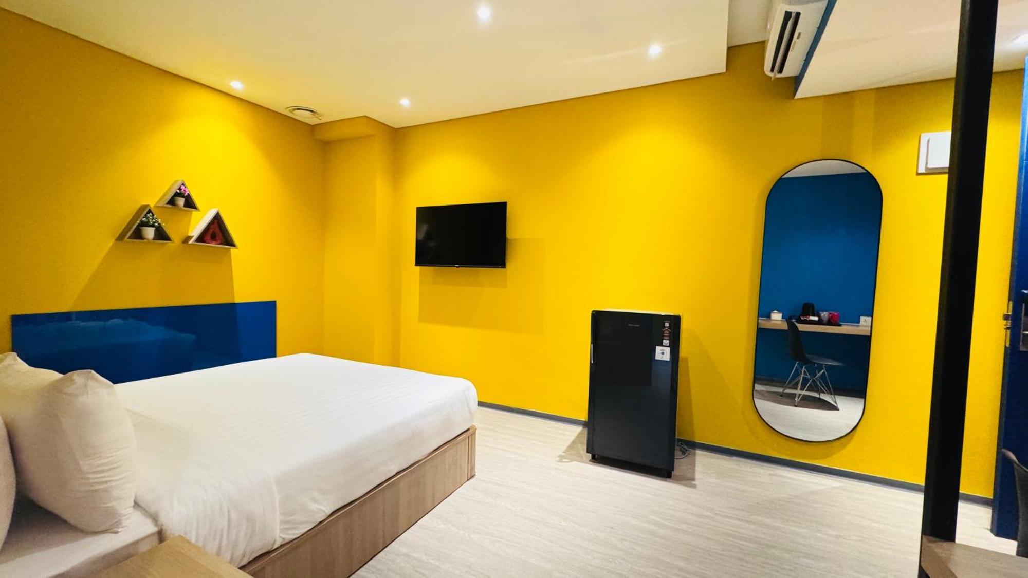 Yellow Bee Resort Cililitan ジャカルタ エクステリア 写真