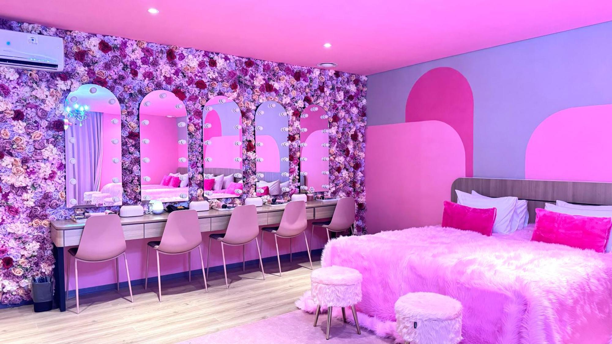 Yellow Bee Resort Cililitan ジャカルタ エクステリア 写真