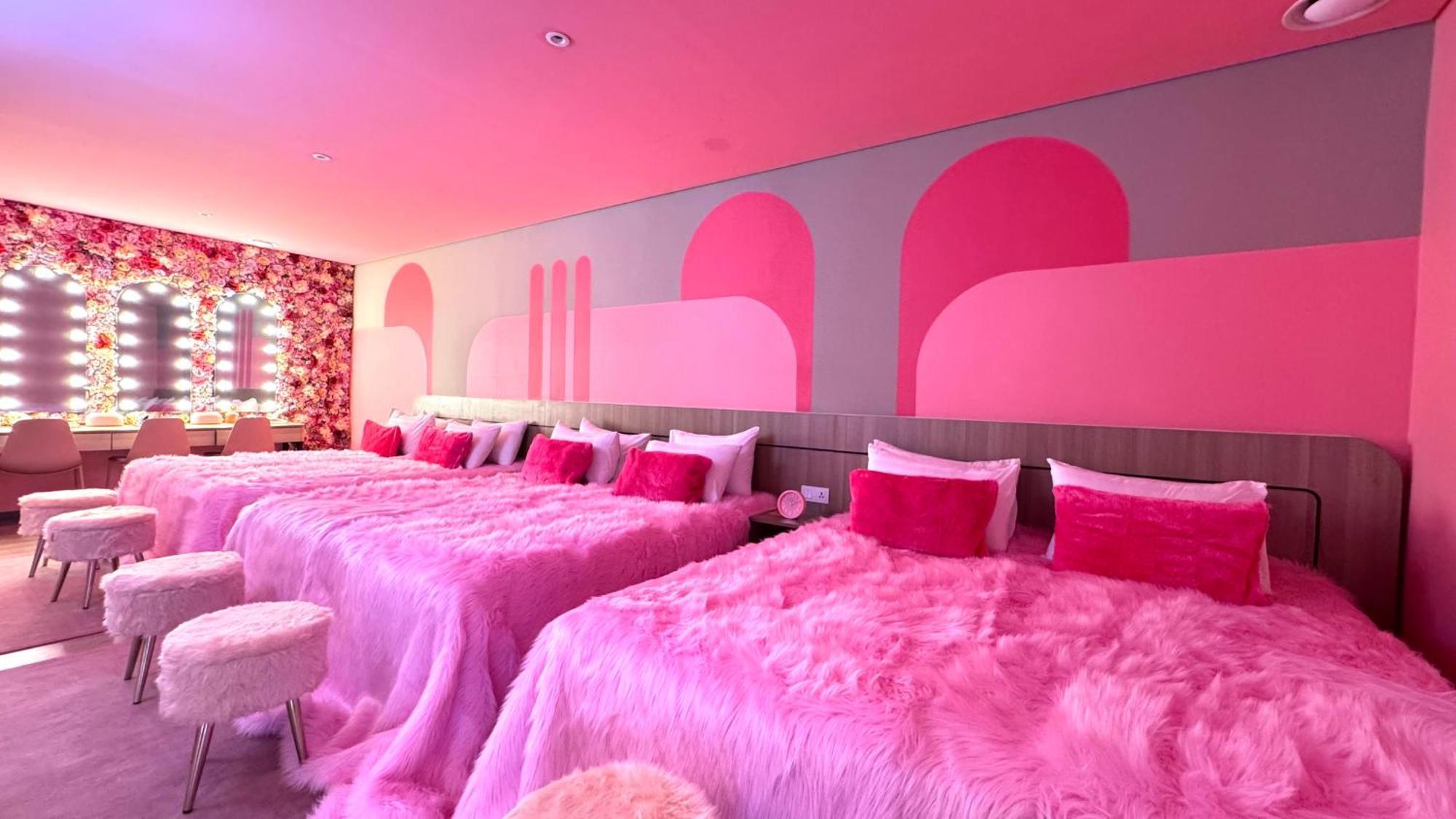 Yellow Bee Resort Cililitan ジャカルタ エクステリア 写真