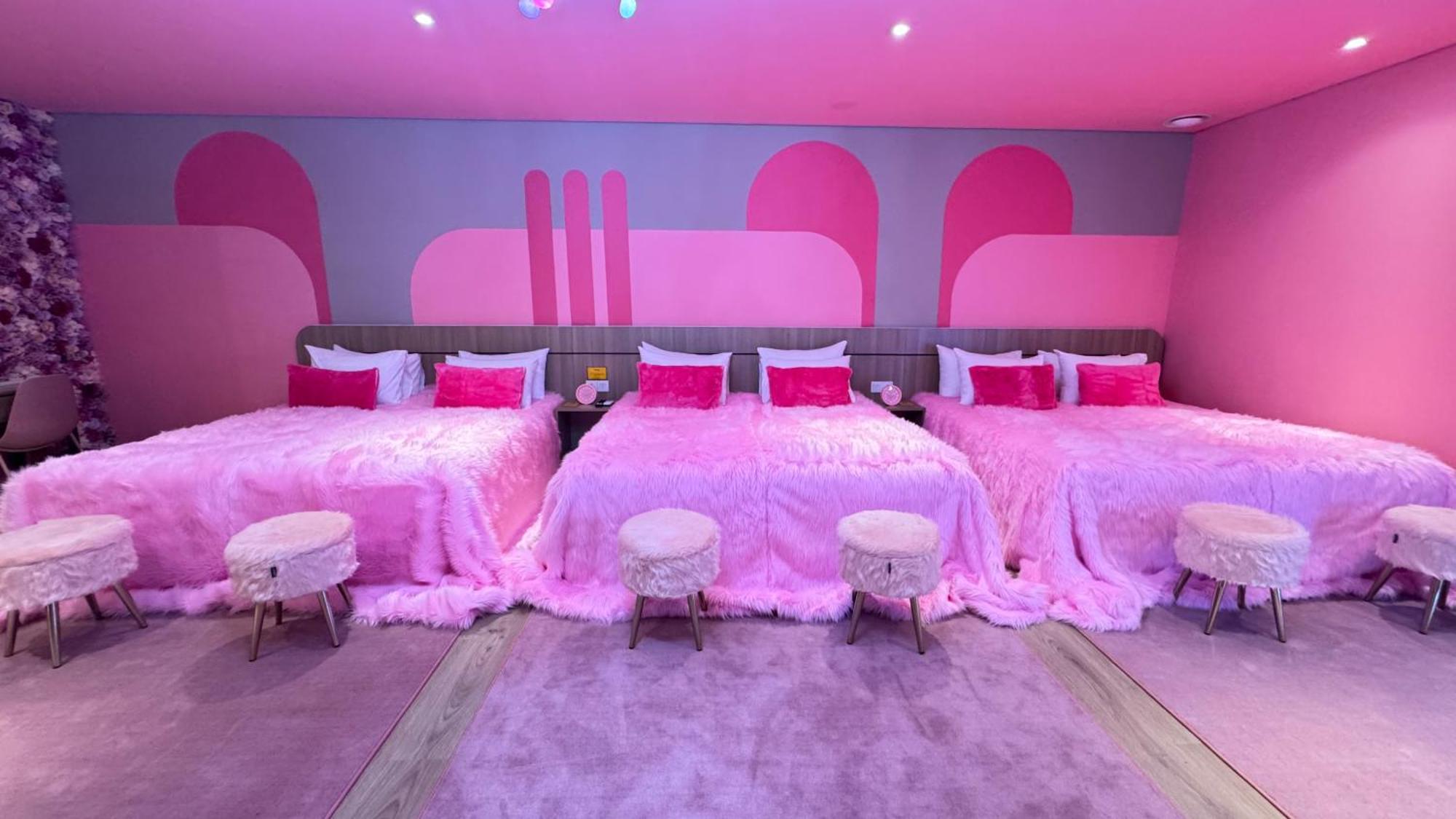 Yellow Bee Resort Cililitan ジャカルタ エクステリア 写真