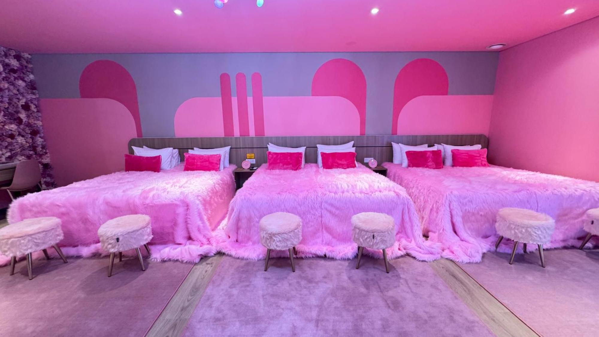 Yellow Bee Resort Cililitan ジャカルタ エクステリア 写真