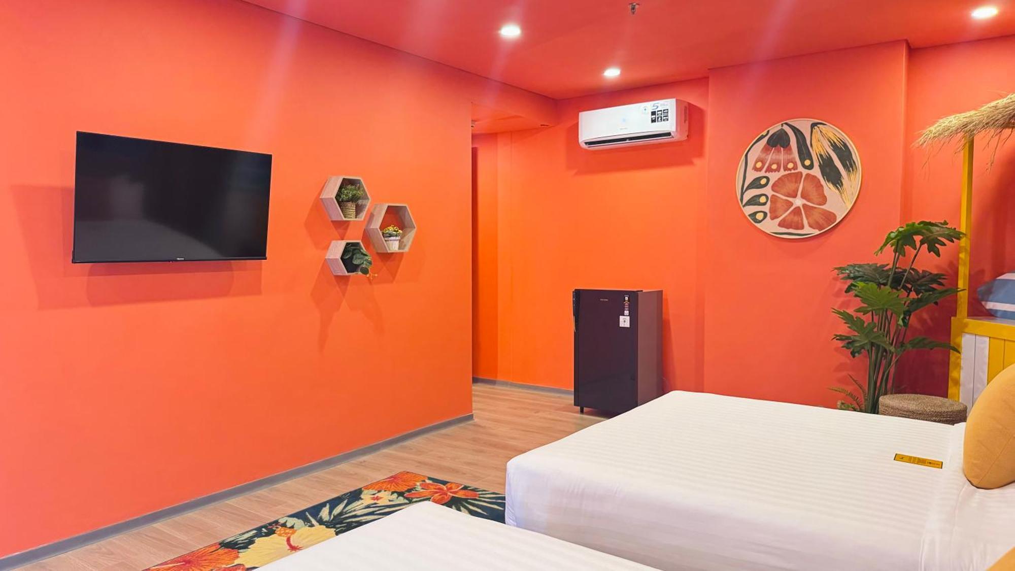 Yellow Bee Resort Cililitan ジャカルタ エクステリア 写真