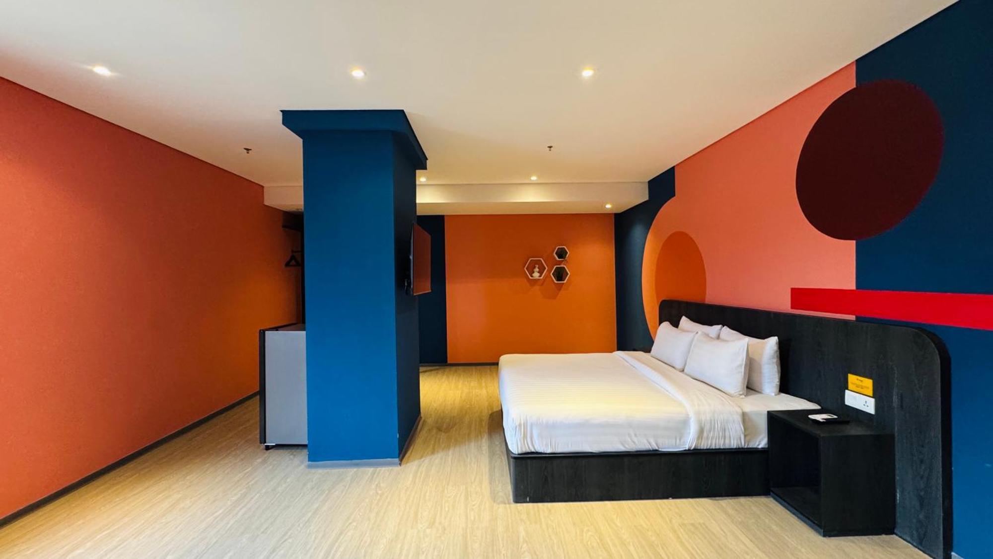 Yellow Bee Resort Cililitan ジャカルタ エクステリア 写真