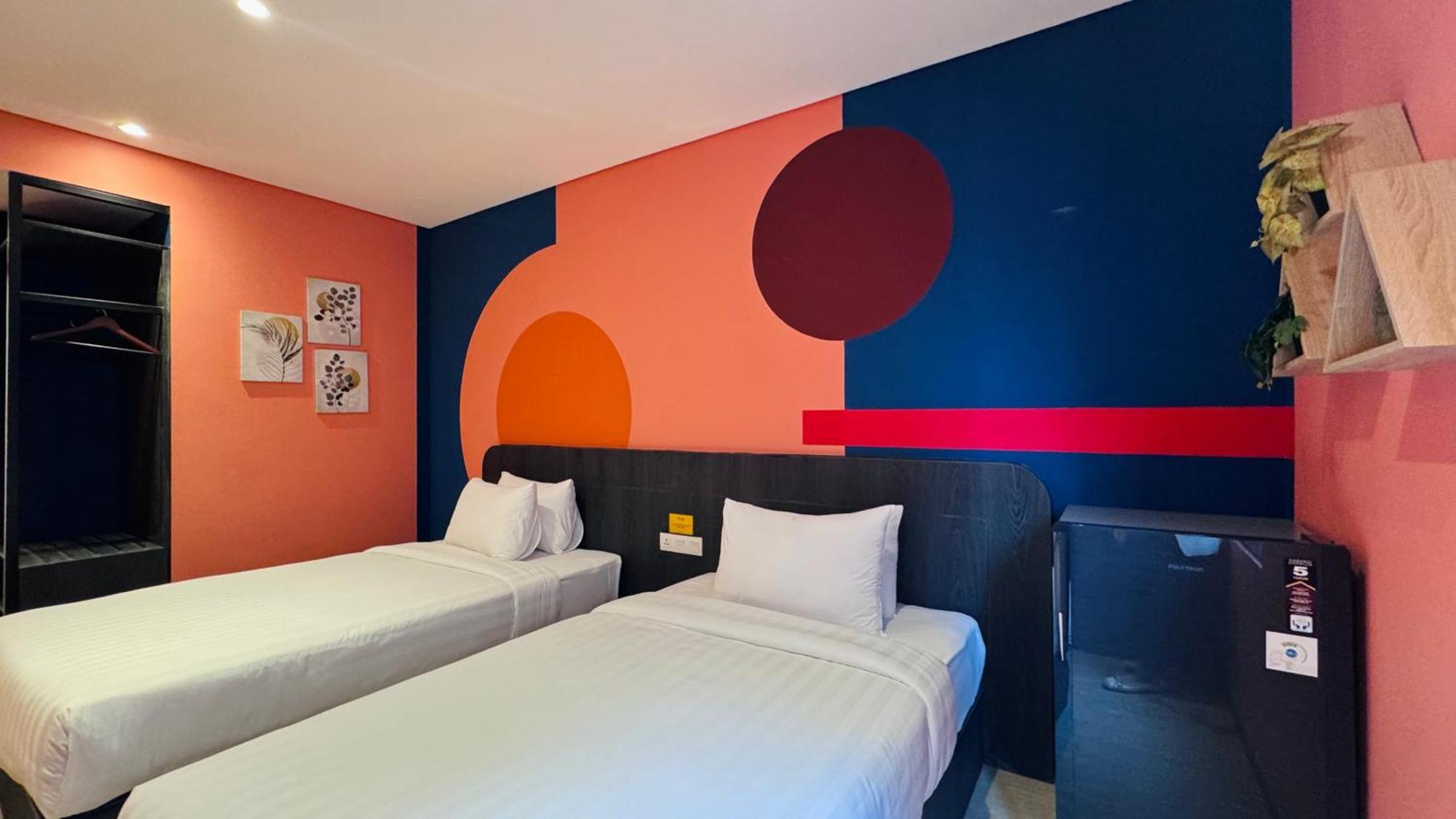 Yellow Bee Resort Cililitan ジャカルタ エクステリア 写真