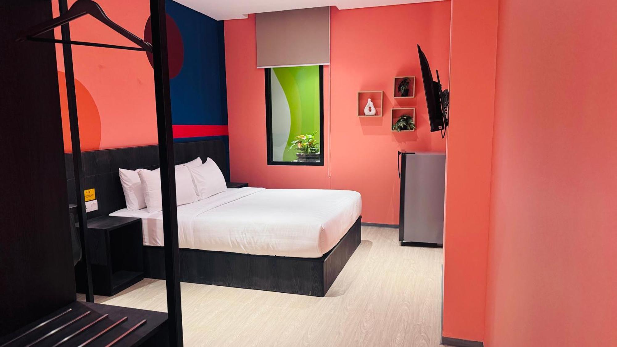 Yellow Bee Resort Cililitan ジャカルタ エクステリア 写真