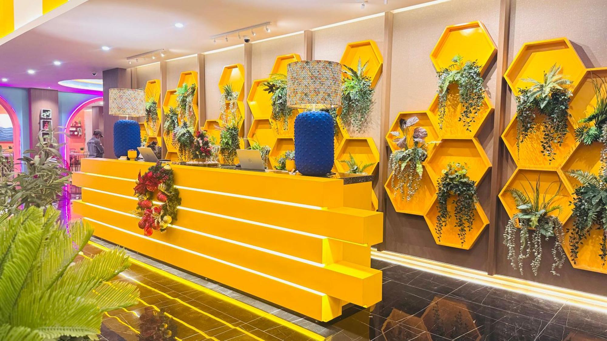 Yellow Bee Resort Cililitan ジャカルタ エクステリア 写真