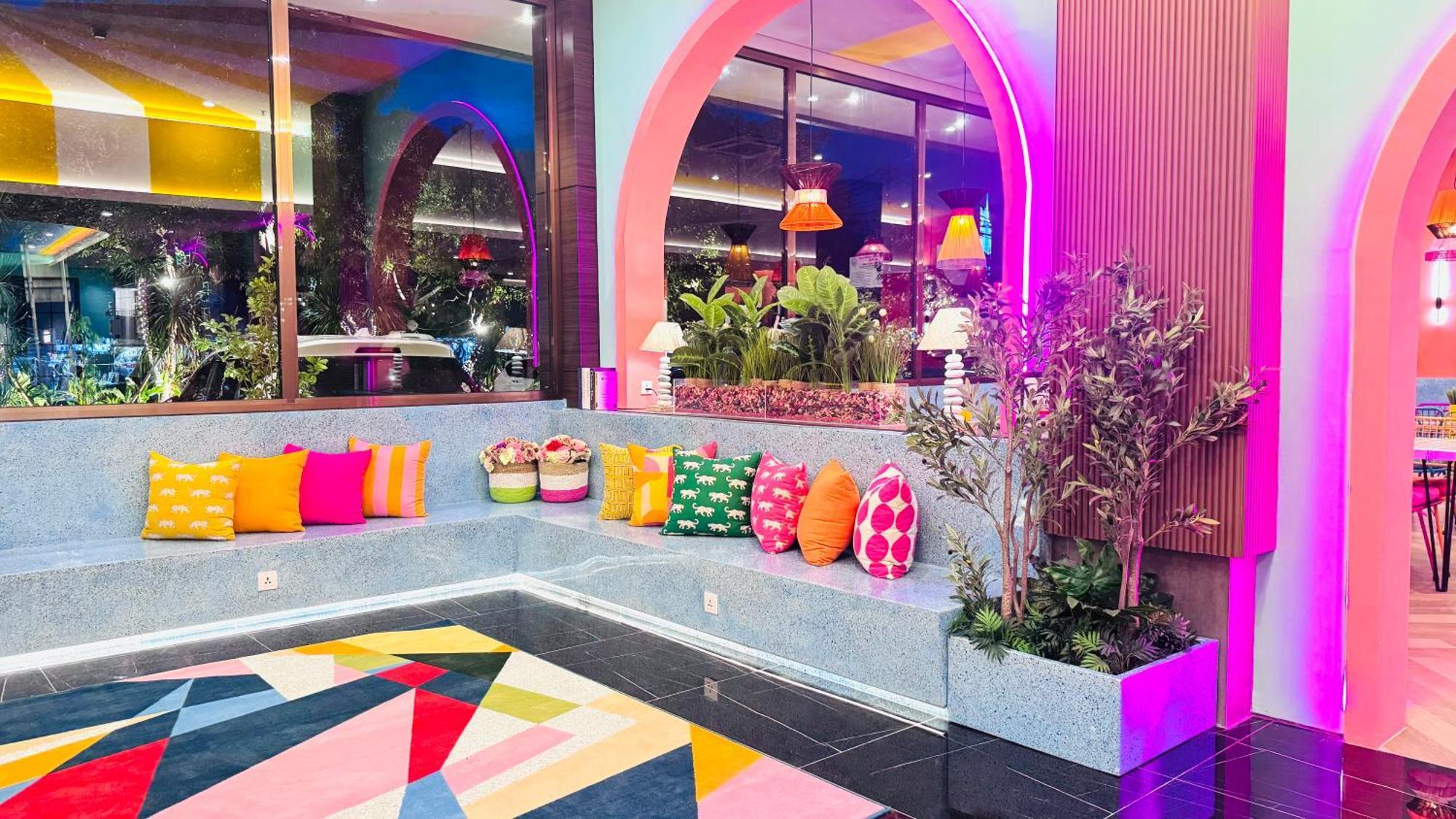 Yellow Bee Resort Cililitan ジャカルタ エクステリア 写真