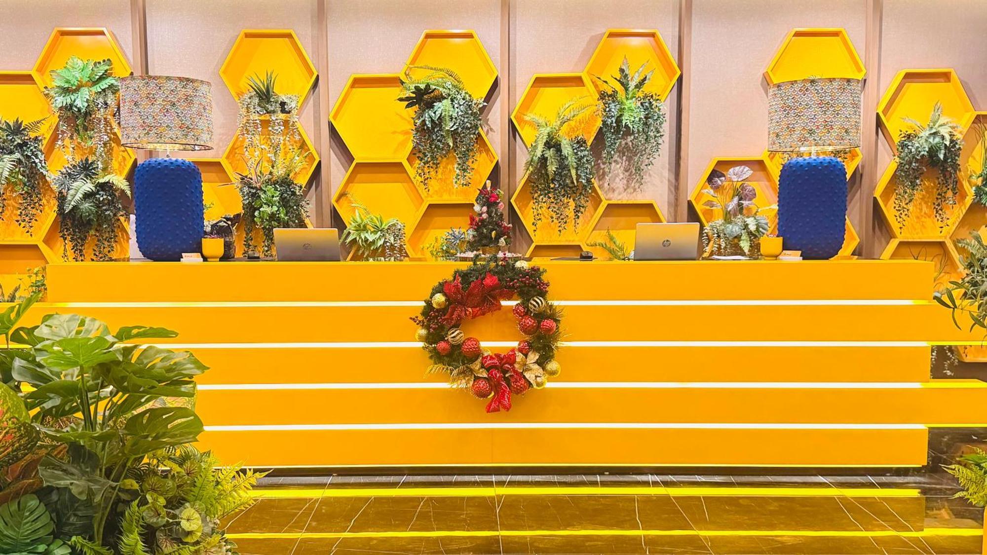 Yellow Bee Resort Cililitan ジャカルタ エクステリア 写真