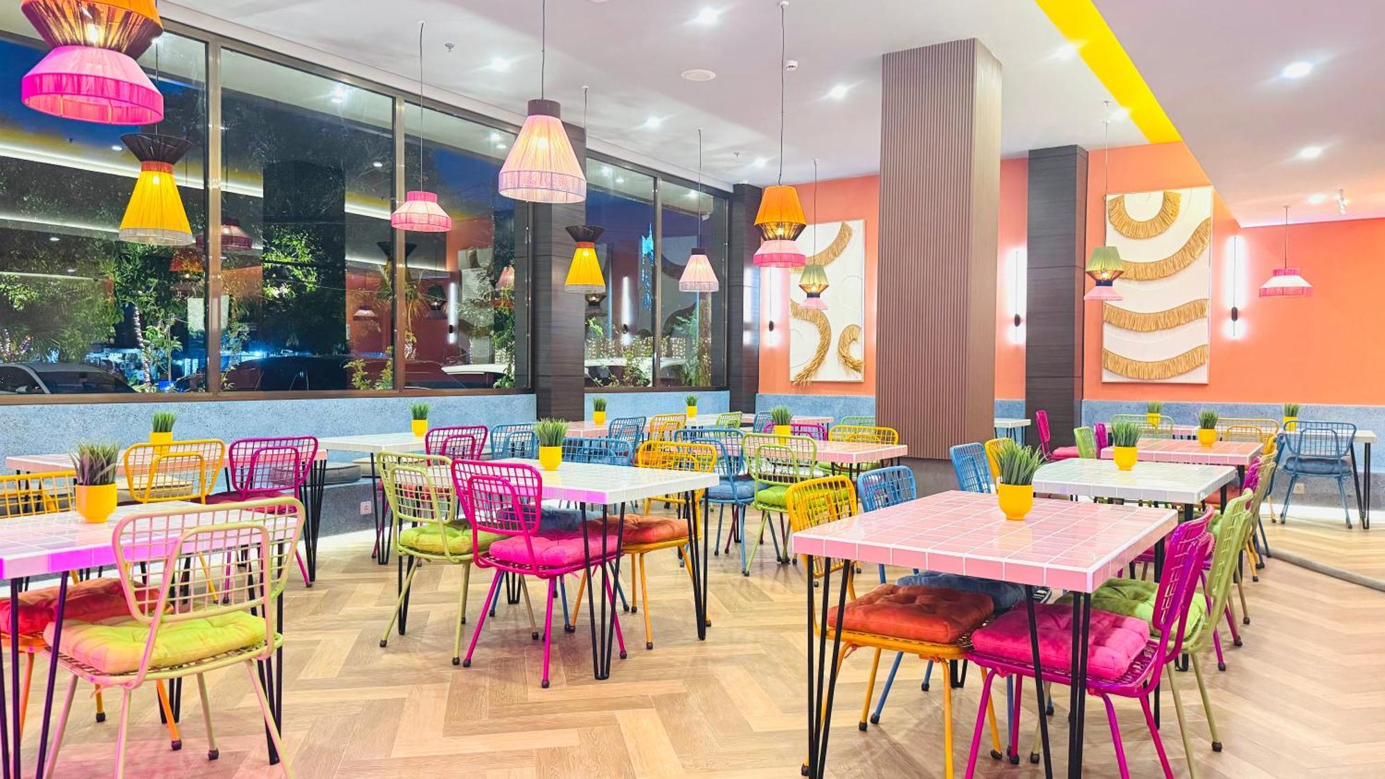 Yellow Bee Resort Cililitan ジャカルタ エクステリア 写真